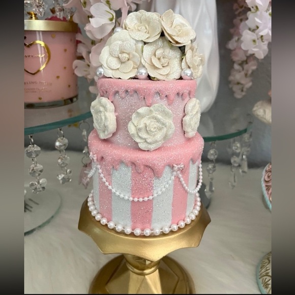 Pink cake - Picture 2 of 4